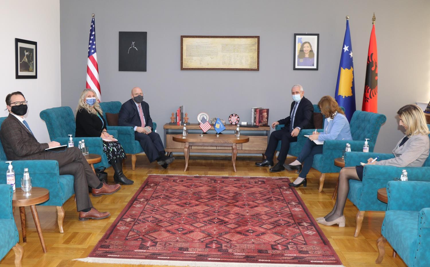 Ministri Xhelal Sveçla u takua me Ambasadorin e Shteteve të Bashkuara të Amerikës Jeff Hovenier 